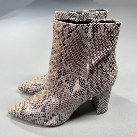 NEW Marc Fisher Boots Womens 7.5 brown snakeskin block heels ankle booties - Picture 4 of 13